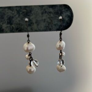 Drop pearl earrings